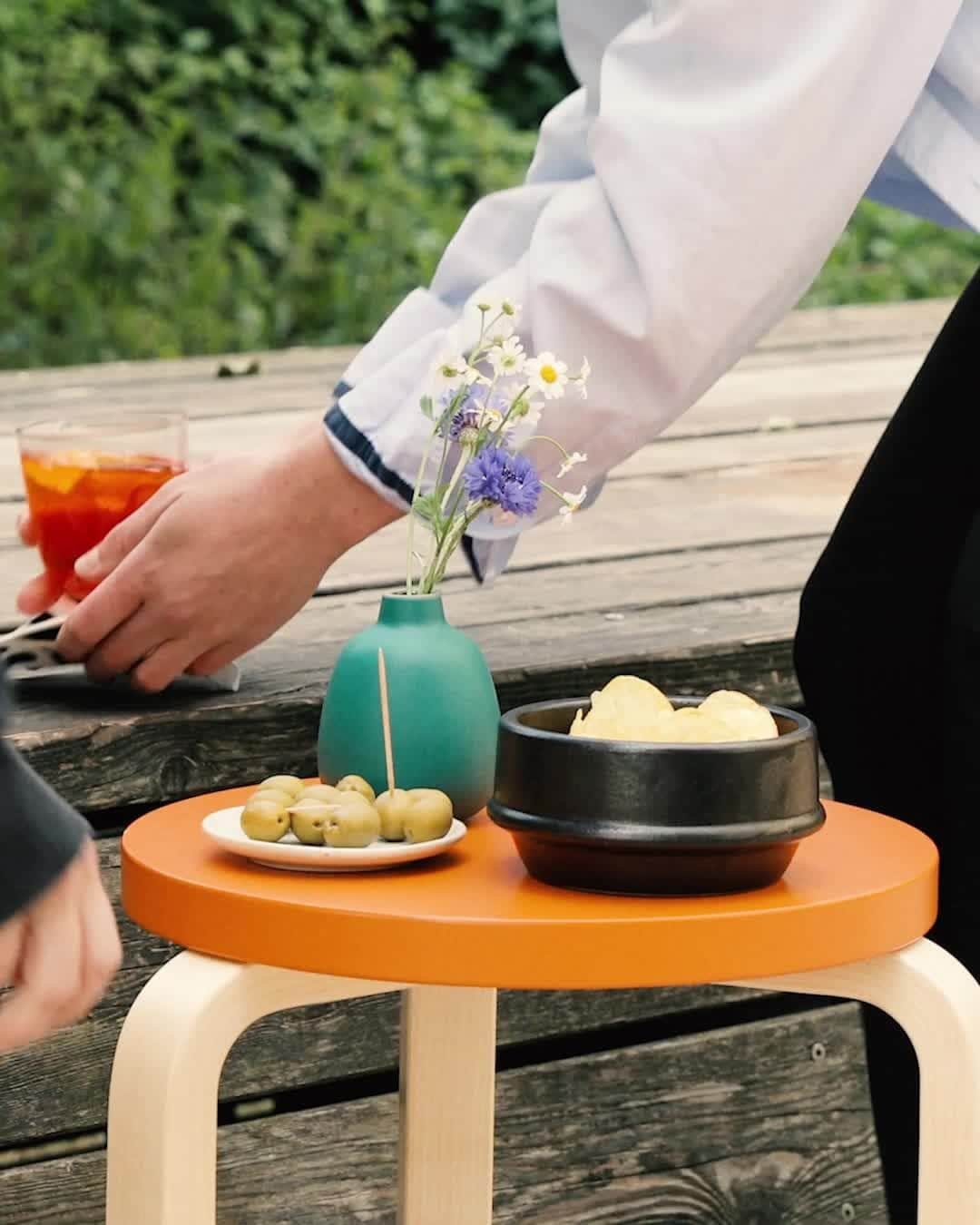 のインスタグラム：「Stool 60: a companion for life.⁠ ⁠ A big thank you to all who have submitted their entry for the "Stool 60, a companion for life" giveaway so far. There´s still time to join the anniversary celebrations by sharing a picture, video or illustration of your very own Stool 60, your companion for life. Make sure to tag @artekglobal and use the hashtag #90yearsofstool60.⁠ ⁠ For instructions and for T&C´s  visit the link in bio. ⁠ ⁠ #90yearsofstool60」