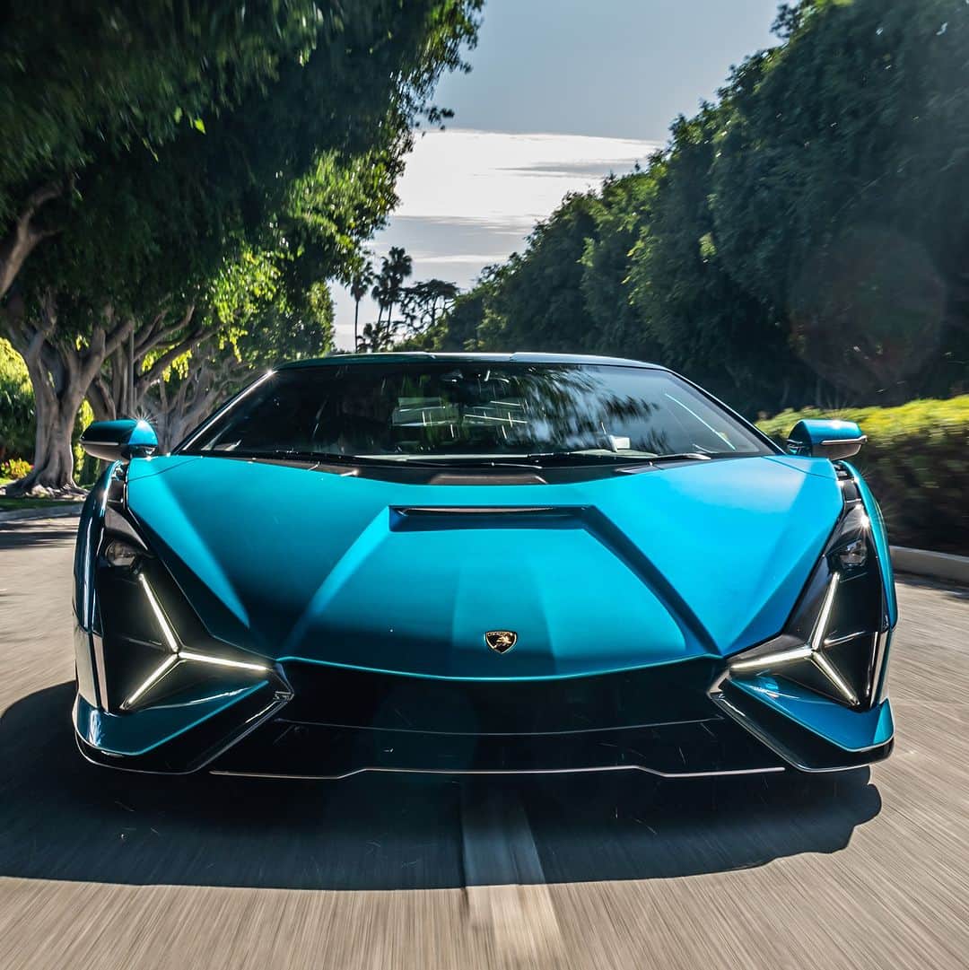 ランボルギーニさんのインスタグラム写真 (ランボルギーニInstagram)「Sometimes, it's the first step