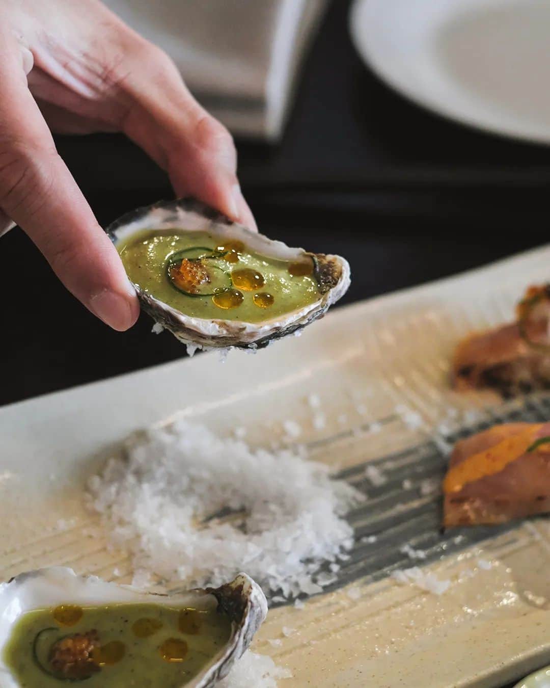 Erinaさんのインスタグラム写真 - (ErinaInstagram)「Have you tried Peruvian × Japanese 🇵🇪 🇯🇵???  We have tried Shibuya Degustation menu.  - Oysters -Dulce Salmon Nigiri🍣 -Wagyu a lo Pobre 🍣🍳 -El Trio  -Tempura Prawns🦐 -Seafood Taco -Japon Meets Peru + Rocoto Huancain  -Chaufa  Lima (Additional)  -Desserts   @limanikkei_sydney」9月13日 16時57分 - eliseaki