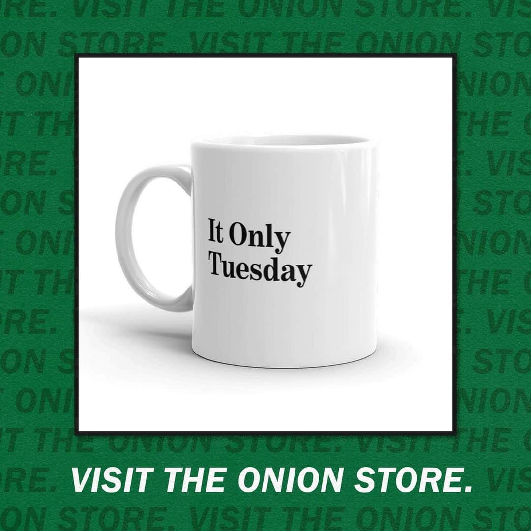 ジ・オニオンさんのインスタグラム写真 - (ジ・オニオンInstagram)「Every Onion store mug comes fully equipped with a sleek, modern handle for a one-of-a-kind luxury drinking experience.」9月13日 8時05分 - theonion