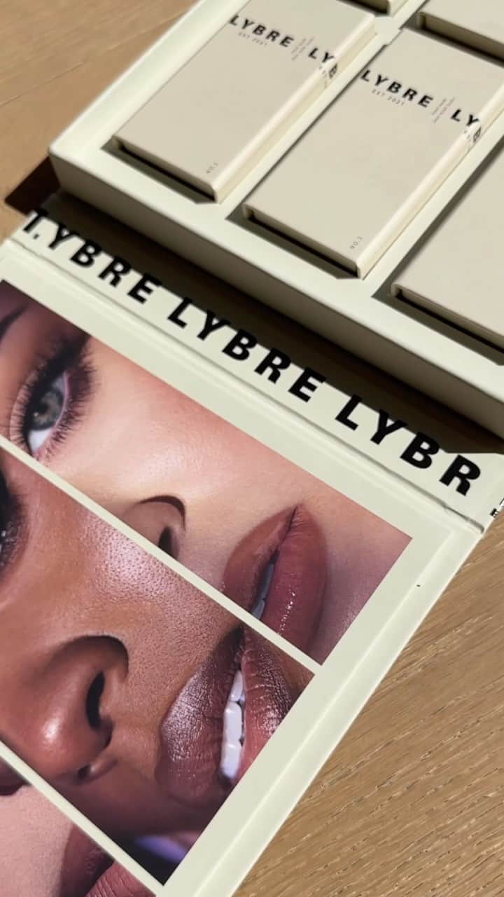 iluvsarahiiのインスタグラム：「POV: you’re unboxing the most aesthetically pleasing lash box 🫶🏼  I still can’t believe this is my baby!!!!  Everything is perfect from the lashes, the lash box and of course this stunning PR box (definitely putting this on my coffee table). Thinking of doing some PR giveaways?!   Mark your calendars| Launching Friday 9•15 at 10am PST🖤」