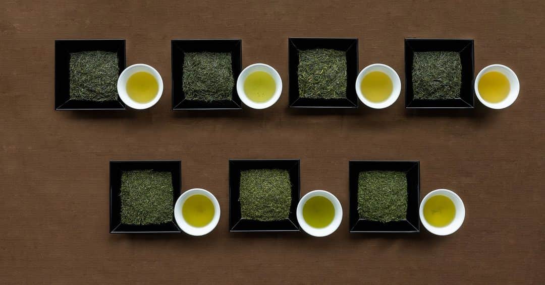 星野リゾート 界の若者旅さんのインスタグラム写真 - (星野リゾート 界の若者旅Instagram)「界 遠州では9月13日より、夕食の料理に合わせたティーペアリングをドリンクメニューに追加してご用意することになりました。会席料理の一皿ごとに最適なお茶が選ばれており、全部で7種類あります。  今回、ティーペアリングのお茶を選定するにあたり、静岡県内のお茶の特徴、味わいを熟知している和田長治商店の和田夏樹氏にご協力いただきました。  平野部から山間部まで、地域により味わいの違う静岡茶を取り揃えています。 ぜひ、料理の味わいを一層引き立てるお茶と共に、界 遠州のご滞在をお楽しみくださいませ。  In KAI Enshu, tea pairings are available where you can enjoy seven kinds of tea with your dinner starting September 13. In selecting the tea pairings, we cooperated with Mr. Natsuki Wada of Wada Choji Store, who knows the characteristics and taste of tea in Shizuoka Prefecture. Depending on the region, we have different flavors of Shizuoka tea from the plains to the mountains. Please enjoy your stay in KAI Enshu with tea that enhances the taste of the food.  #星野リゾート #界 #界遠州 #静岡 #浜松 #舘山寺温泉 #温泉 #温泉旅館 #温泉旅行 ＃お茶 #ティーペアリング #美茶楽 #静岡 #hoshinoresorts  #kai #kaienshu #Japantravel #hotsprings #onsen #ryokan #shizuoka #hamamatsu #tea #pairing」9月13日 8時27分 - hoshinoresorts.kai