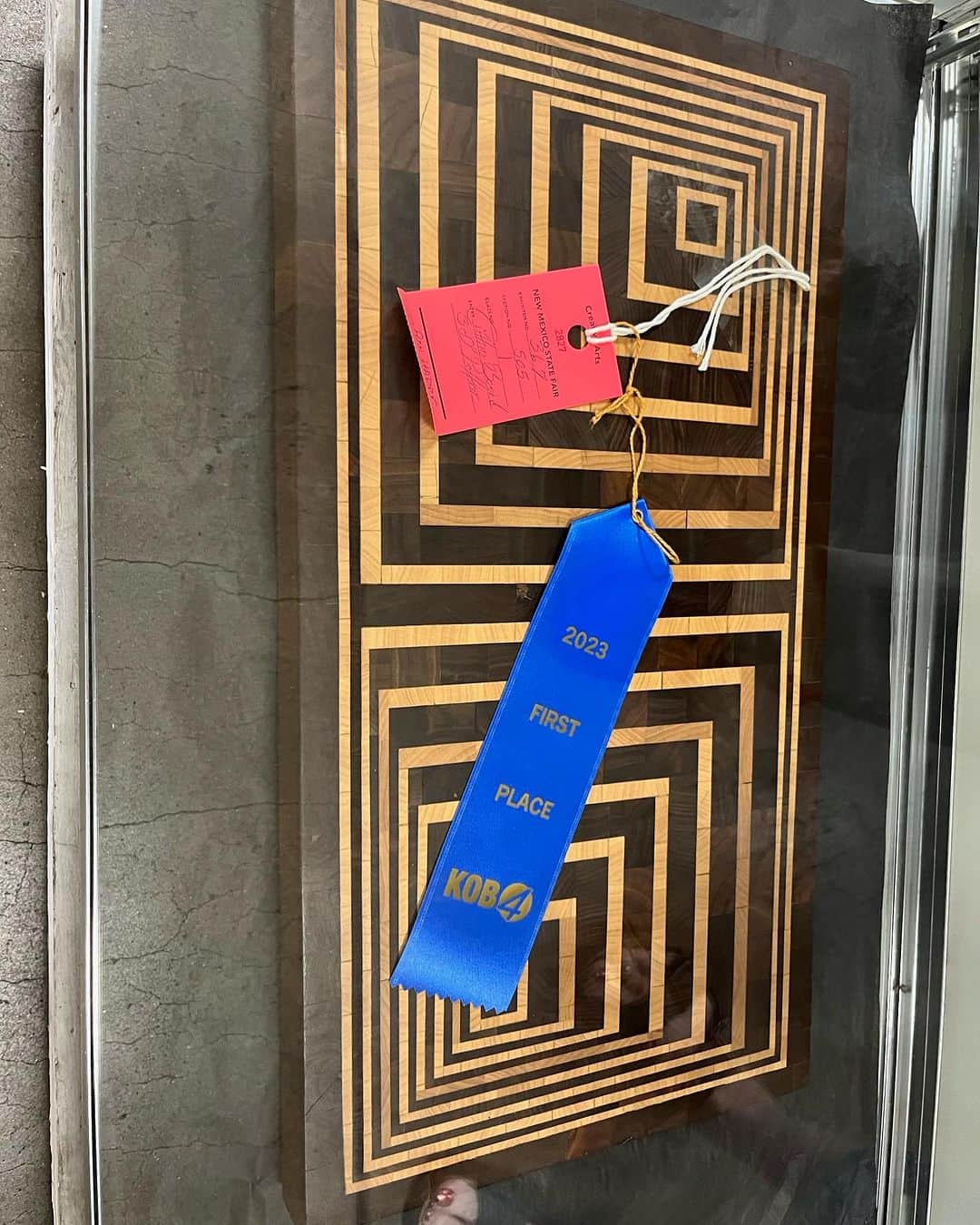 ニール・パトリック・ハリスのインスタグラム：「My dad just won first place for his awesome cutting board in the New Mexico State Fair! Go Ron Go! So proud! @nmstatefair #proudson」