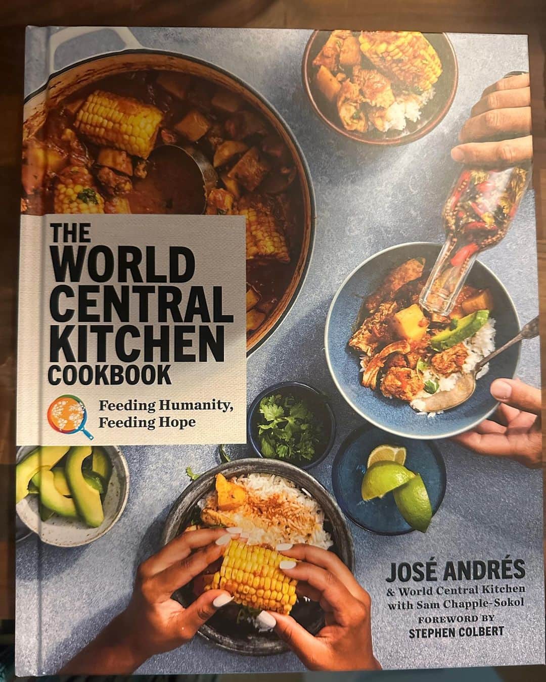 ビジー・フィリップスさんのインスタグラム写真 - (ビジー・フィリップスInstagram)「IT’S A BOOK POST! (spoiler alert - it’s mostly cookbooks!)  1. GLOSSY by @marisameltzer is not a cookbook but IS the inside story of Glossier(one of Birdie- and my- fav makeup brands) and it’s founder Emily Weiss- i absolutely love Marisa’s writing and you won’t be able to put this one down. i swear on my balmdotcom you will love it.💄 2. Having this beautiful new book celebrating the style of @clarevivier & @shopclarev on your coffee table will instantly increase the chic-ness of your living room ❤️ As you would with anything Clare V makes, buy one for your bff, your sister, your mom and yourself. 3. you know i’m a long time supporter of @wckitchen and have even had the privilege to volunteer on a kitchen with them so i’m thrilled to try out some curated recipes from their partners worldwide and read the incredible stories behind them. Also- the proceeds are going right back to fund WCK’s emergency response capabilities. i just adore Chef Jose Andres and his vision. Like everything he does, it’s thoughtful and beautiful and inclusive (and i’m sure delicious) ✨❤️✨ 4. @grossypelosi had my heart because he loved me first. 😂i mean…true! but my god- how could ANYONE not LOVE HIM❤️😍 His cookbook LETS EAT is out now! For real, i have been really wanting to get back into cooking more(in ny i feel like it’s just so EASY TO ORDER😬) and i’m v. excited to try some of his delightful recipes(and/or have him come over and make them in my kitchen??) The book has his personality through and through- which is to say- there’s nothing not to love about it❤️ 5. The holidays are almost here! so PERFECT timing for I COULD NOSH by cutie @jakecohen - So, in between making challah in his speedo on instagram, he somehow found the time to put together his follow up cook book to his NYT bestselling 1st cookbook Jew-ish (which has the distinction of being the only book in the waiting room where i get my facials) I am FOR REAL making his brisket recipe this weekend (don’t tell @emilybbb ‘s mom😬) i’ll post how it turns out! Also- he very sweetly met me on the street to hand deliver 2 copies last week so i could give one to Michelle for her bday- a true sweet❤️」9月13日 8時53分 - busyphilipps