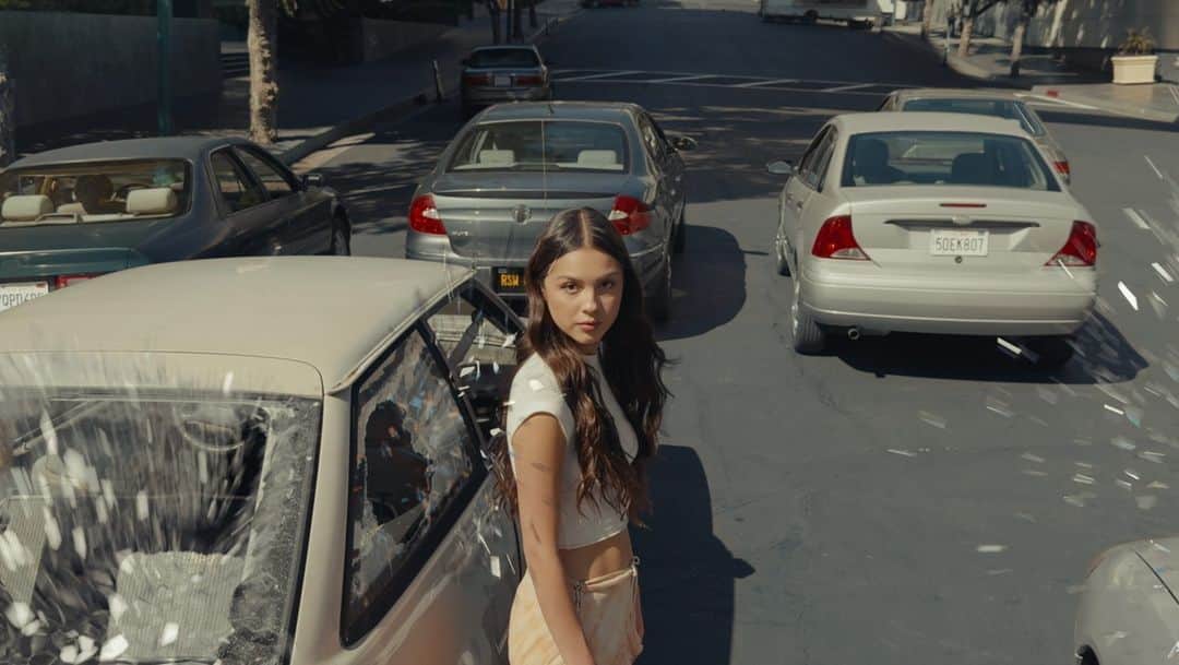 Vevoのインスタグラム：「Watch @OliviaRodrigo get her revenge in "get him back!" from her sophomore album, 'GUTS.' 💜 ⠀⠀⠀⠀⠀⠀⠀⠀⠀ ▶️ [Link in bio]」