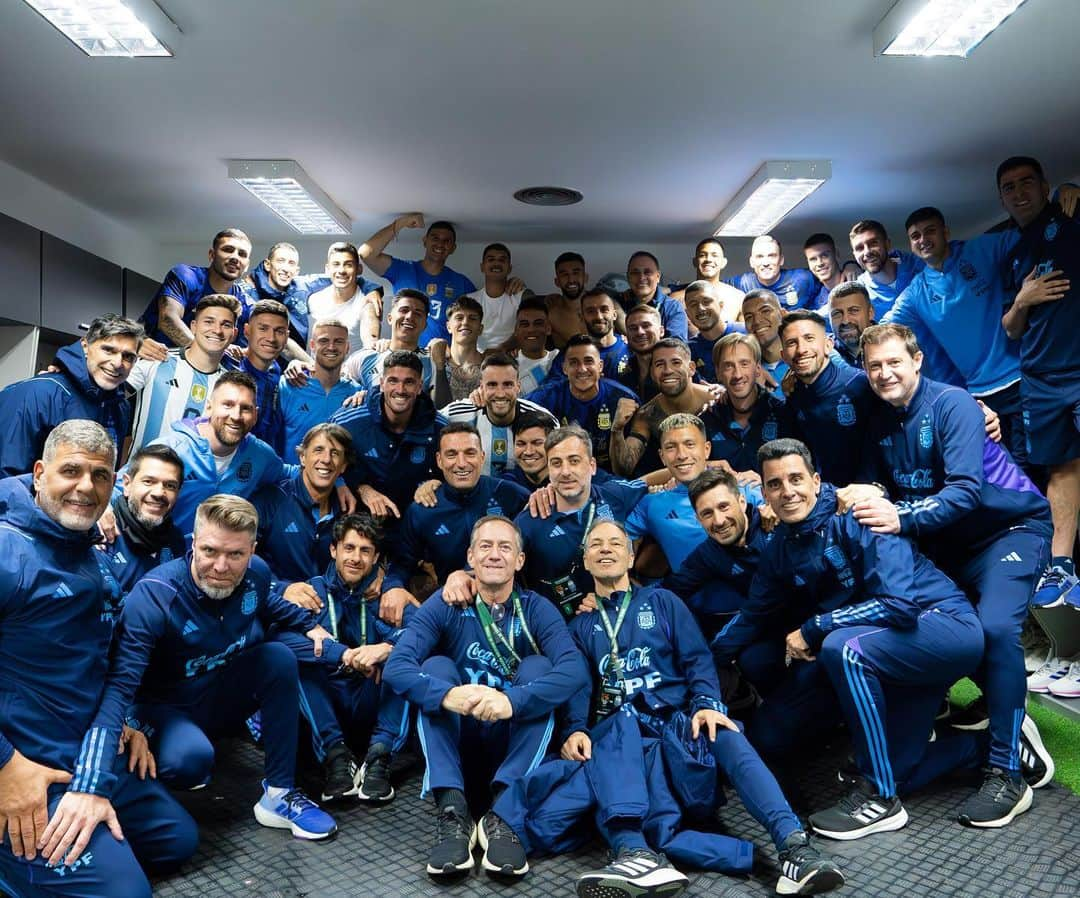 ニコラス・タグリアフィコのインスタグラム：「Muy contento por marcar mi primer gol con la Selección, pero la felicidad es inmensa por ver el hambre de todos los que formamos este equipo. Vamos a seguir luchando por todo, juntos 🇦🇷」