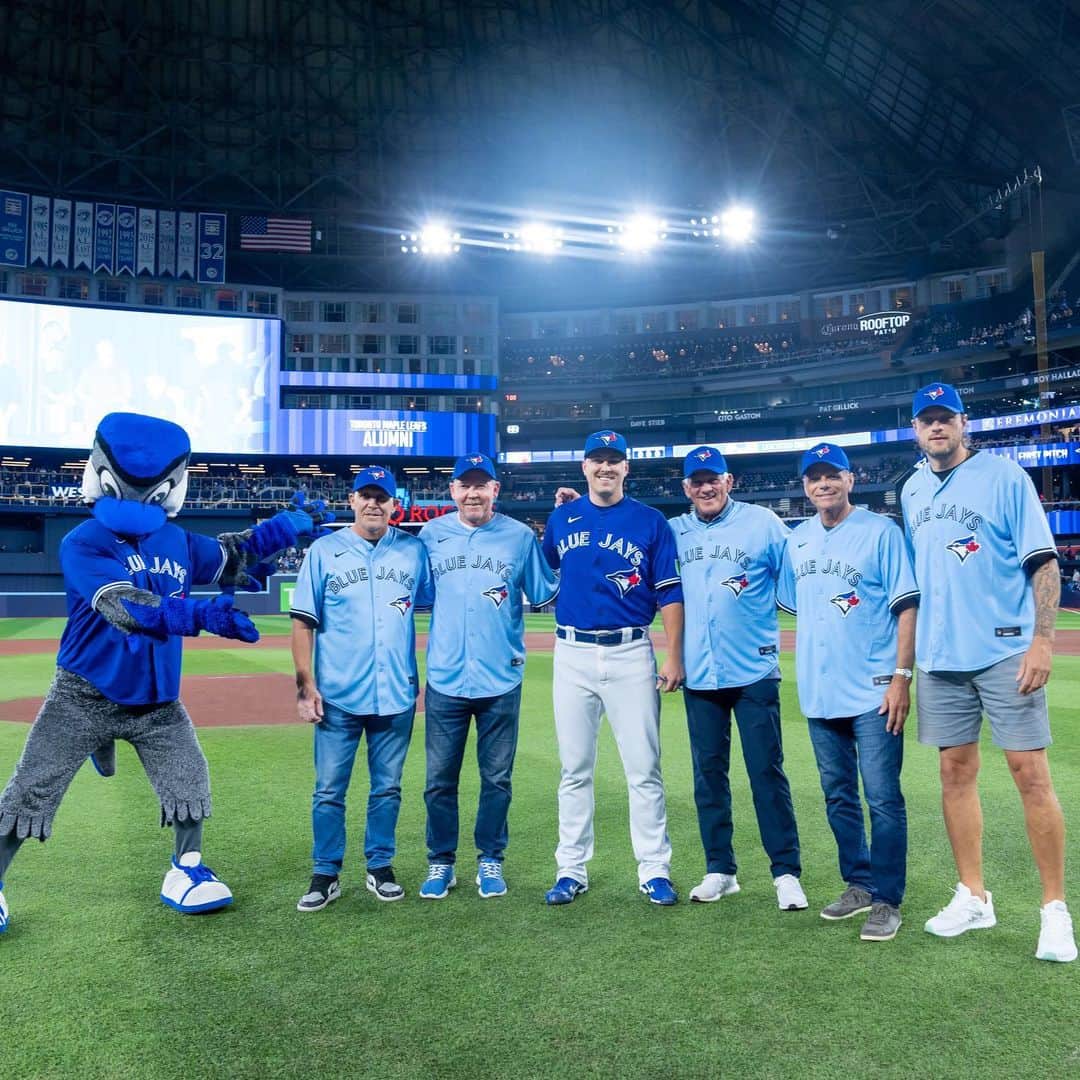 トロント・ブルージェイズのインスタグラム：「Leafs Alumni Rick Vaive, Gary Leeman, Nik Antropov, Mike Gartner, and Steve Thomas are here for the ceremonial first pitch! 🏒」