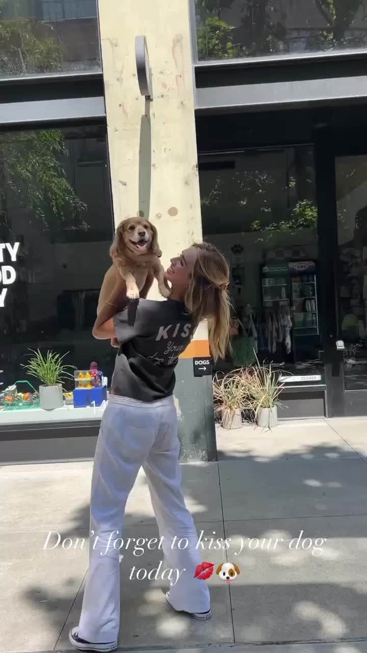 のインスタグラム：「Don't forget to kiss your dog today 💋🐶⁠ ⁠ #wildfoxcouture」