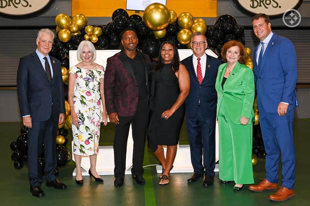 ピッツバーグ・スティーラーズのインスタグラム：「On Tuesday, Catholic Youth Association celebrated the 50th Anniversary of the Art Rooney Award Dinner & #Steelers President Art Rooney II was honored.」