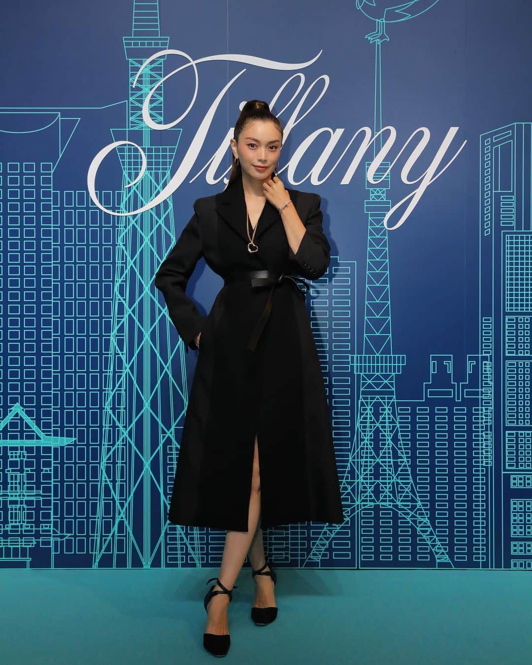 蛯原友里のインスタグラム：「@tiffanyandco  ティファニー表参道オープン、おめでとうございます！ 空間の端々に愛が溢れていて、とても素敵な空間でした❤️  #Tiffanyandco #TiffanyOmotesando #TiffanyPartner」