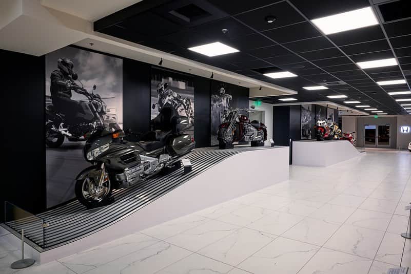 Honda Powersports USさんのインスタグラム写真 - (Honda Powersports USInstagram)「Take a peek inside the new American Honda Collection Hall that officially opened its doors today in Southern California. 👀   The hall offers visitors a glimpse of more than 60 historic and significant Honda and Acura automobiles, motorcycles, power equipment, race machines, engines and concept models, plus images, graphics and video presentations--representing the more than six decades since American Honda Motor Co., Inc. was established in 1959 as the first Honda company outside of Japan.  Open to the public free of charge during scheduled public “Cars, Bikes & Coffee” events, the 20,000-sq.ft. American Honda Collection Hall pays tribute to Honda’s unique contributions to Americans’ lives and highlights significant milestones in the history of Honda in the U.S.  #BetterOnAHonda」9月13日 9時17分 - honda_powersports_us