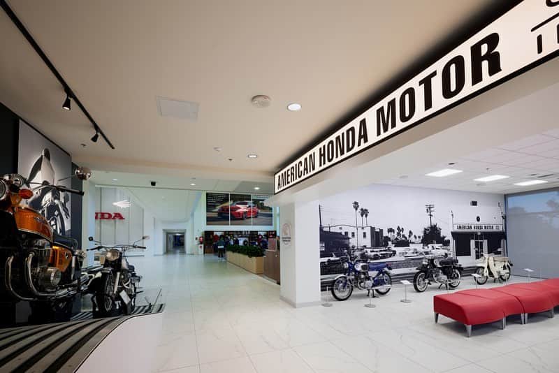 Honda Powersports USさんのインスタグラム写真 - (Honda Powersports USInstagram)「Take a peek inside the new American Honda Collection Hall that officially opened its doors today in Southern California. 👀   The hall offers visitors a glimpse of more than 60 historic and significant Honda and Acura automobiles, motorcycles, power equipment, race machines, engines and concept models, plus images, graphics and video presentations--representing the more than six decades since American Honda Motor Co., Inc. was established in 1959 as the first Honda company outside of Japan.  Open to the public free of charge during scheduled public “Cars, Bikes & Coffee” events, the 20,000-sq.ft. American Honda Collection Hall pays tribute to Honda’s unique contributions to Americans’ lives and highlights significant milestones in the history of Honda in the U.S.  #BetterOnAHonda」9月13日 9時17分 - honda_powersports_us