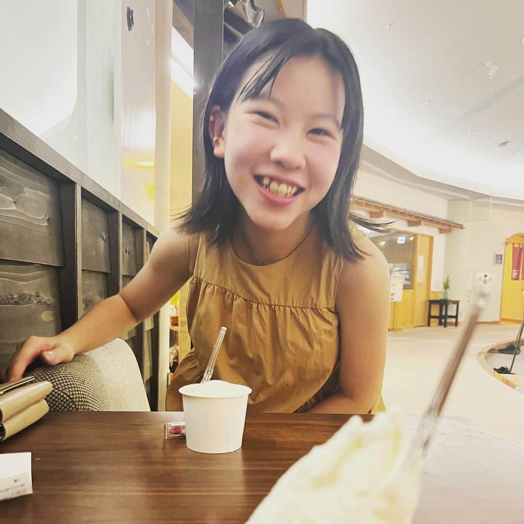 yukiのインスタグラム：「おはようございます。  これ、冬くるの？🍦 秋とばして冬な感じ？  #白タンクの会  #衣替えいつ #夏は好きだけど  #雪が降らないと困る」