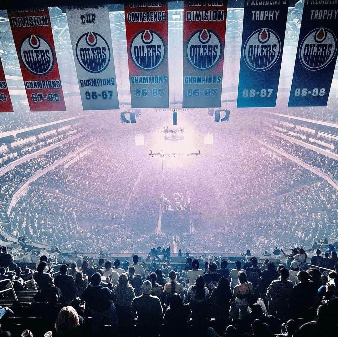 トニー・イエイヨーさんのインスタグラム写真 - (トニー・イエイヨーInstagram)「Sold out Arenas, pyro 🧨, light shows , lasers , confetti cannons, 30 dancers @50cent  got Mc Hammer Budgets 😂 @bransoncognac @lecheminduroi @passportboyzinc .」9月13日 9時35分 - tonyyayo