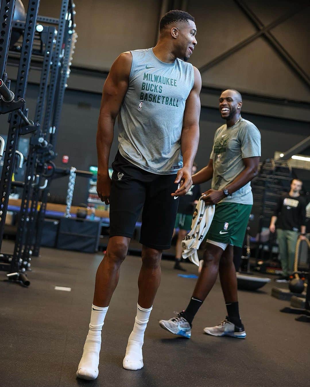 ヤニス・アデトクンボさんのインスタグラム写真 - (ヤニス・アデトクンボInstagram)「Back at it again with my guys😃🙏🏽」9月13日 9時36分 - giannis_an34