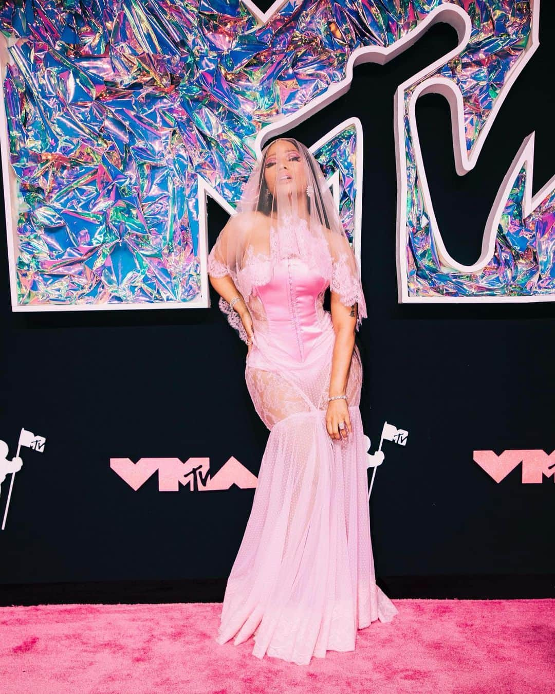 ニッキー・ミナージュさんのインスタグラム写真 - (ニッキー・ミナージュInstagram)「DOLCE & GABARBIE 🎀 #MTVVMA’s 🤍👑」9月13日 9時37分 - nickiminaj