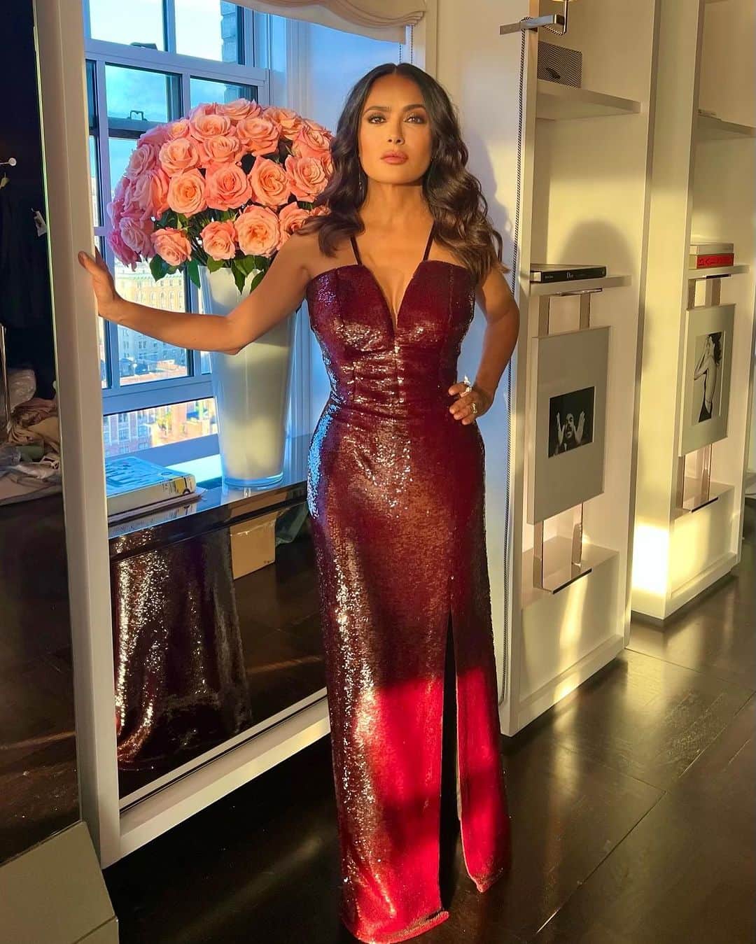 のインスタグラム：「All set for Caring for Women dinner tonight in New York presented by @keringfoundation supporting a cause very close to my heart. ❤️ #CaringForWomen Todo lista para la cena Caring for Women esta noche en Nueva York, presentada por @keringfoundation, apoyando una causa muy cercana a mi corazón. ❤️  Dress: @gucci Makeup: @genevieveherr Hair: @jennifer_yepez Nails: @Leonobi_galvez Shoes: @jenniferchamandi Jewels: @boucheron Lymphatic massage: @Camilaperez.mt  Facial: @joannavargas and @joannavargasnyc」