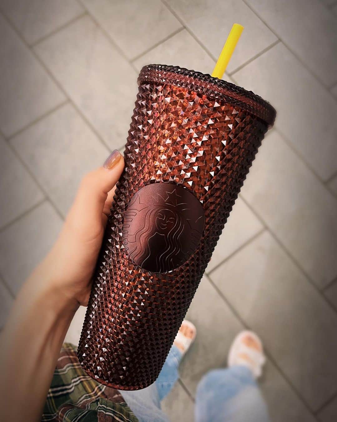 莉奈のインスタグラム：「⁡ 家にスタバのスタッズタンブラーがどんどん増えていく🍊この色味可愛すぎて🤦🏻‍♀️💜 ⁡ #スタバ #タンブラー #スタッズタンブラー」