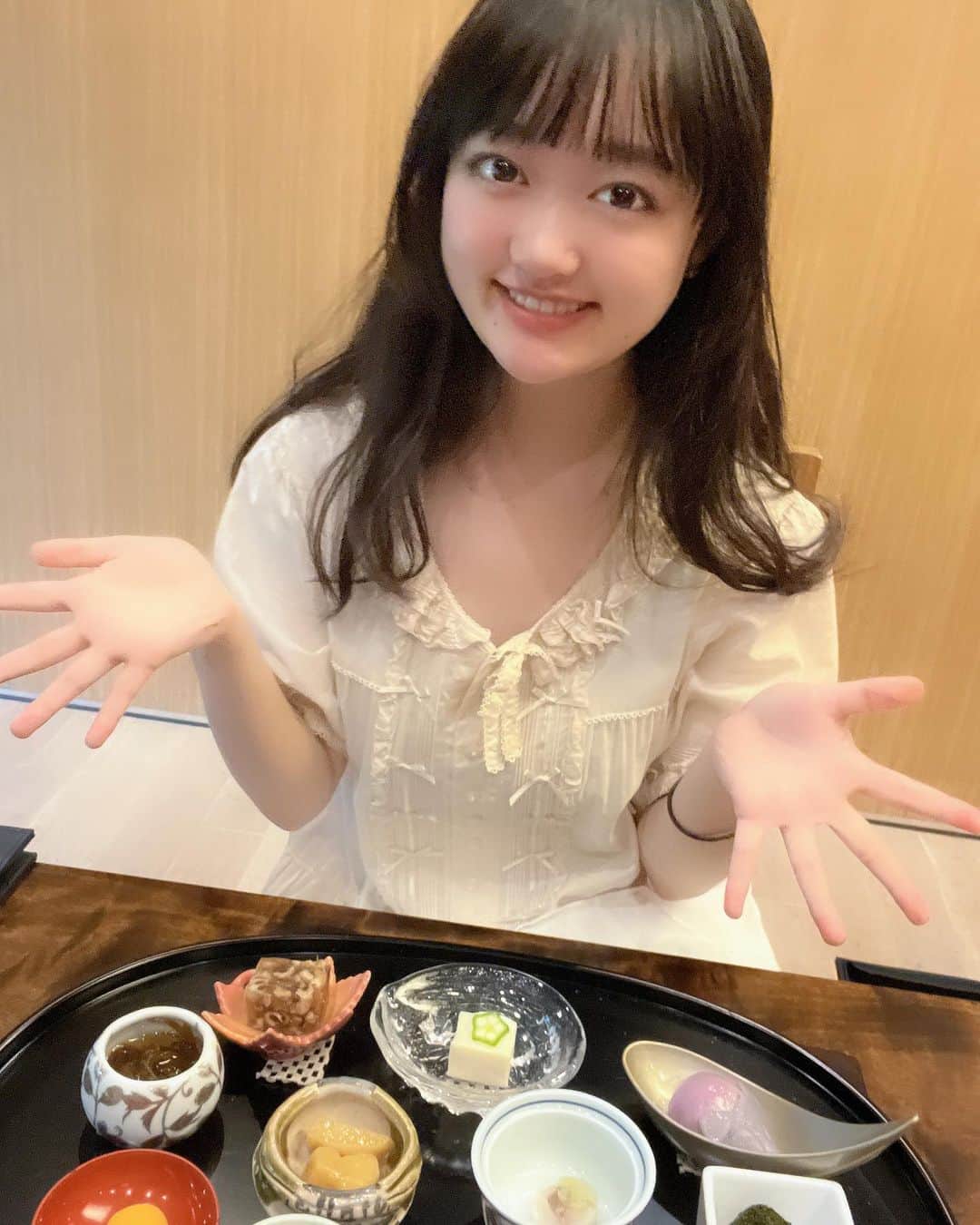 高梨ねねのインスタグラム：「ご飯食べに行った〜(*´༥`*)ﾓｸﾞﾓｸﾞ   #高梨ねね  #タレント  #アイドル  #モデル」