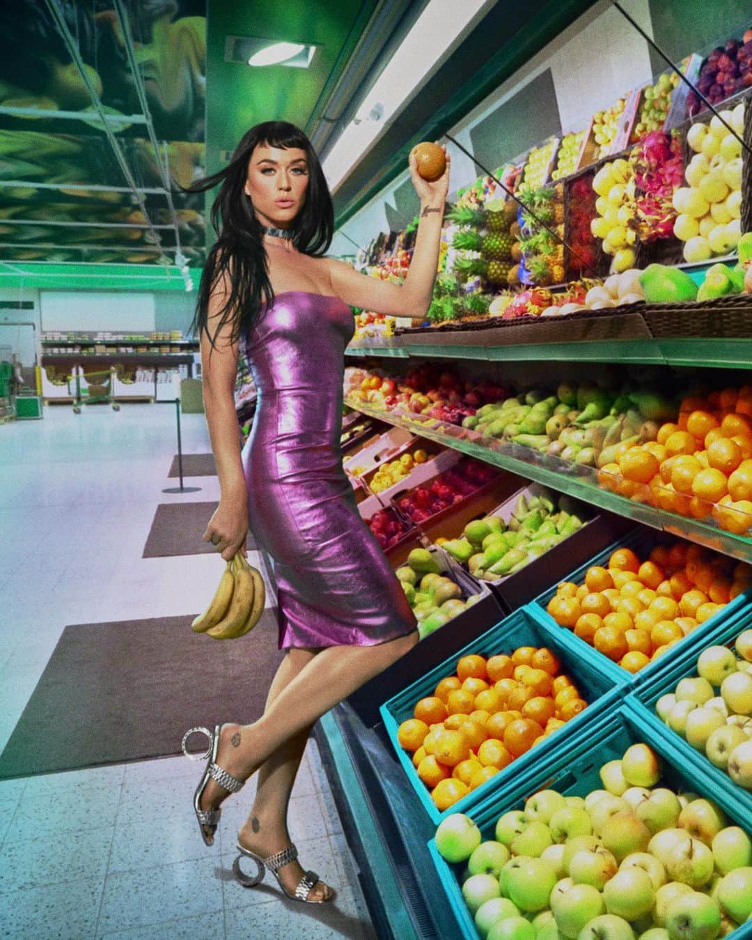 ケイティ・ペリーのインスタグラム：「it’s TIME for fresh FRUTA! ⌚️🍐 @katyperrycollections」