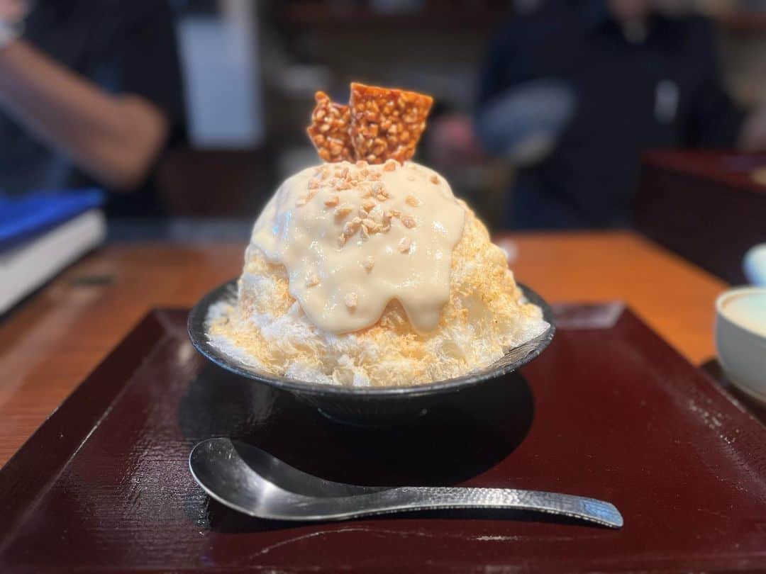 原田麻子さんのインスタグラム写真 - (原田麻子Instagram)「味噌ぴー  あまじょっぱ好きにはたまらない、 ピーナッツに味噌。組み合わせ的には定番だけど、その分安定の美味しさ。  サクサクのおせんべもおいしかった  #かき氷#かき氷🍧#おやつ#ごはん#sweets#shaveice#東京かき氷」9月13日 10時17分 - achakoko