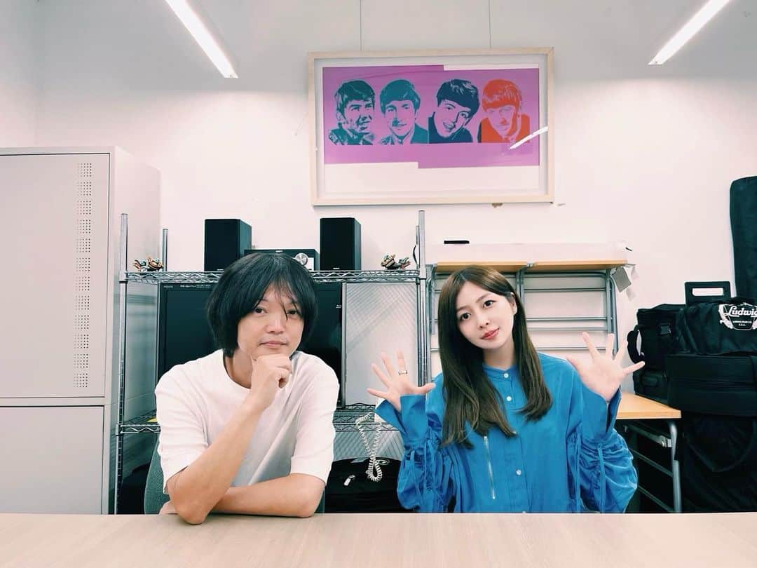 南波志帆のインスタグラム：「きのうはリハでした。9/18は『nukumori Vol.10』に出演させていただきます！スーパーギタリスト松江潤さんと久しぶりの二人編成で、このイベントならではのレアなセットリストで臨みます🤝🏻🌟🩵 とてもいい感じの仕上がりです〜💐 楽しみです…！！🌞  🎫→ https://shop.mu-mo.net/avx/sv/tourDetail?tour_code=00005444」