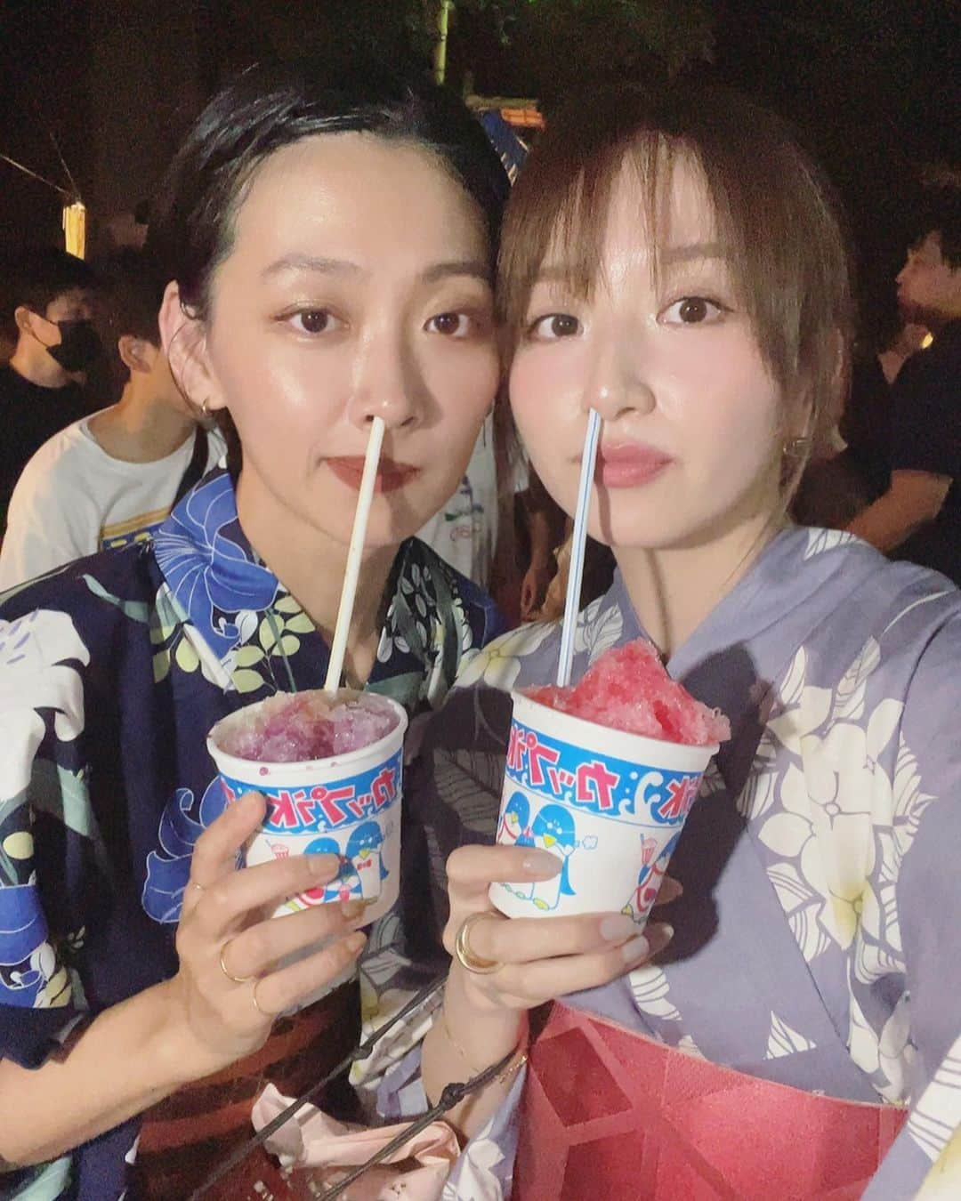 多嶋沙弥さんのインスタグラム写真 - (多嶋沙弥Instagram)「毎年夏になると何の血が騒ぐのか、 祭りハンターになる私と @shika_0225 🦌 一緒に新調した浴衣に袖を通して、 屋台を歩いてきました🥰 . 1.🦌の袋の中ではベビーカステラが焼き鳥のタレに浸って大惨事なのを、私たちはまだ知らなかった . 2.長男は友達と🎮三昧で写真ゼロ 3.4.🍧👃 5.お祭りの財布といったら巾着😊 伸ばしているけど、ショートヘアのシルエットが好きだなぁと💋 6.ロングもいいなぁ、エビフライヘア🍤🦌 7.❤️ 8.次は母と選んだ浴衣を着られるかな🥰 . 東京は晩夏？初秋？ この時期のお祭りも多いので、 活気があっても夜風が気持ち良くて足を運びたい気持ちが高まります🏮 . それでは、また次の投稿で🌺 良い一日をお過ごしください😘 . #浴衣#お祭り」9月13日 10時21分 - saya_tajima