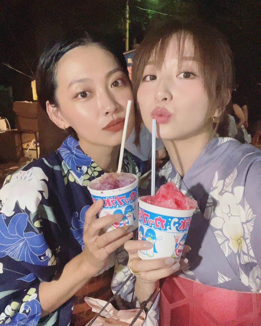 多嶋沙弥さんのインスタグラム写真 - (多嶋沙弥Instagram)「毎年夏になると何の血が騒ぐのか、 祭りハンターになる私と @shika_0225 🦌 一緒に新調した浴衣に袖を通して、 屋台を歩いてきました🥰 . 1.🦌の袋の中ではベビーカステラが焼き鳥のタレに浸って大惨事なのを、私たちはまだ知らなかった . 2.長男は友達と🎮三昧で写真ゼロ 3.4.🍧👃 5.お祭りの財布といったら巾着😊 伸ばしているけど、ショートヘアのシルエットが好きだなぁと💋 6.ロングもいいなぁ、エビフライヘア🍤🦌 7.❤️ 8.次は母と選んだ浴衣を着られるかな🥰 . 東京は晩夏？初秋？ この時期のお祭りも多いので、 活気があっても夜風が気持ち良くて足を運びたい気持ちが高まります🏮 . それでは、また次の投稿で🌺 良い一日をお過ごしください😘 . #浴衣#お祭り」9月13日 10時21分 - saya_tajima