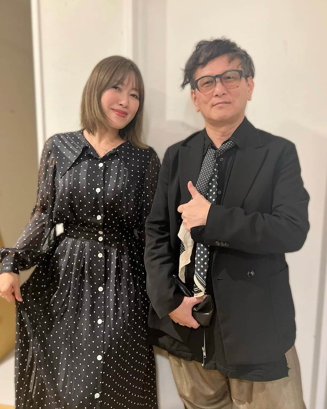 坂本美雨さんのインスタグラム写真 - (坂本美雨Instagram)「9/8/2023 Maison IENA Night Party @maison.iena.jp   伊藤ゴローさん @goro_ito と ｢Desafinado」 ｢手紙」（naomi&goro cover） ｢かぞくのうた」 ｢風の谷のナウシカ」 の4曲ご一緒しました。  ゴローさんの作るトラックが本当に好き。（動画は、本番ではやらなかったエルビスを、ほんのすこしだけ♡）  サバ美コラボTシャツとトートバッグ、写真がモノクロでわかりづらいけどサバ美ご婦人の #顎水 ダイヤモンド💎（お水を飲んだあとに顎に数滴残る現象）なのですよ… はぁかわいい。トート、ここのところ毎日使ってます。  そして @mami___hasegawa がかわいすぎて眼福…🥹 mamiちゃんをはじめ、IENAのみなさま、いい夜をありがとうございました✨  私も出演させていただく、伊藤ゴローさん率いる「ゲッツ／ジルベルト ＋60 」スペシャルライブは9/23(土)ビルボードライブ東京にて。1st 16:30と2nd19:30開演です。 ぜひっ🌝 @billboardlive_tokyo . . dress @iena_jp  PA @flysound_co.ltd  talk @makikakimoto  thank you💓」9月13日 10時21分 - miu_sakamoto