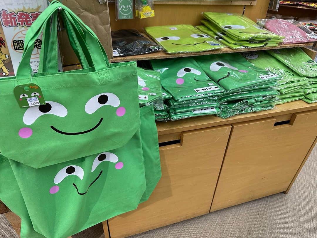 まりもっこりのインスタグラム：「小樽山吹商店さん限定のトートバッグとTシャツ入荷したよ👍 オンラインショップはないけど、電話すると送ってくれるよ😙 #まりもっこり」