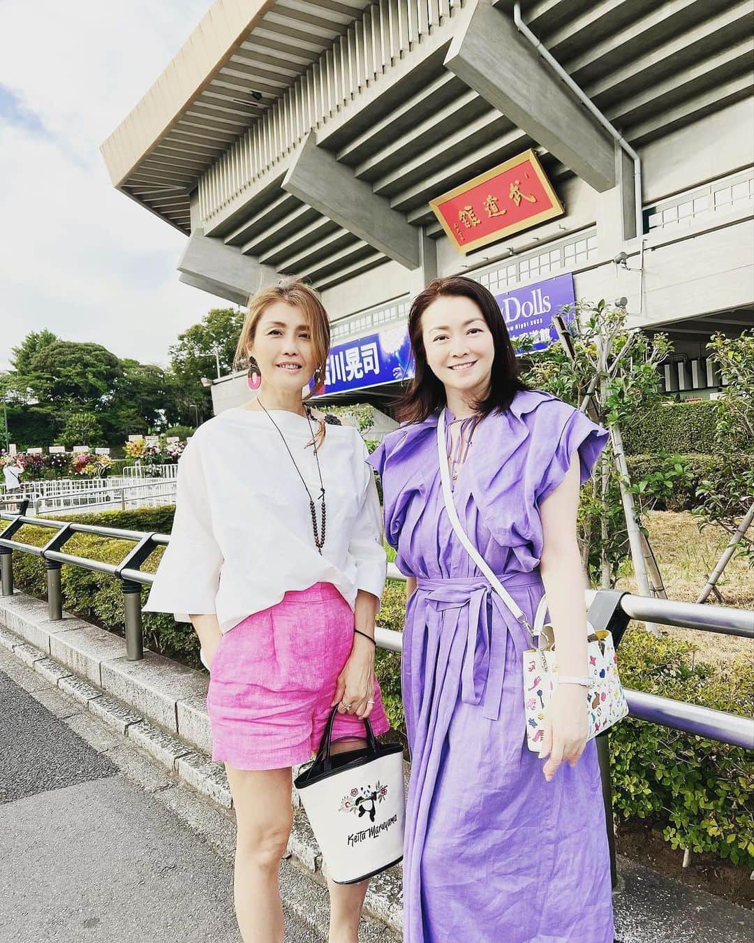 小林 ディスカスさんのインスタグラム写真 - (小林 ディスカスInstagram)「先日は、 「街田しおん」氏と🌹 @shionmachida  「大塚弘子」氏と🌹 @hiroko_ohtsuka  @natural_forme  にお誘い頂き、 「吉川晃司」さまの武道館LIVEにお邪魔させて頂きましたっ！！  お二人とも 「MYLAN」 @keikosasaki_mylan  @mylan_official  の品格と美しさがばっちりハマっていて、 ちょーお似合いっ！！ 👱🏽‍♂️🩵🩵🩵🙋🏼‍♂️  「#吉川晃司」さま👑 全てにおいて、 圧倒的オーラが凄過ぎて、 神々しかった…。  ホントに58歳ですかっ！？  44を言い訳にしている自分に、 喝を入れたいと思います…。🥲  #tokyo #japan #fashion #beauty #東京ライフ #mylan #武道館」9月13日 10時42分 - discus_kobayashi