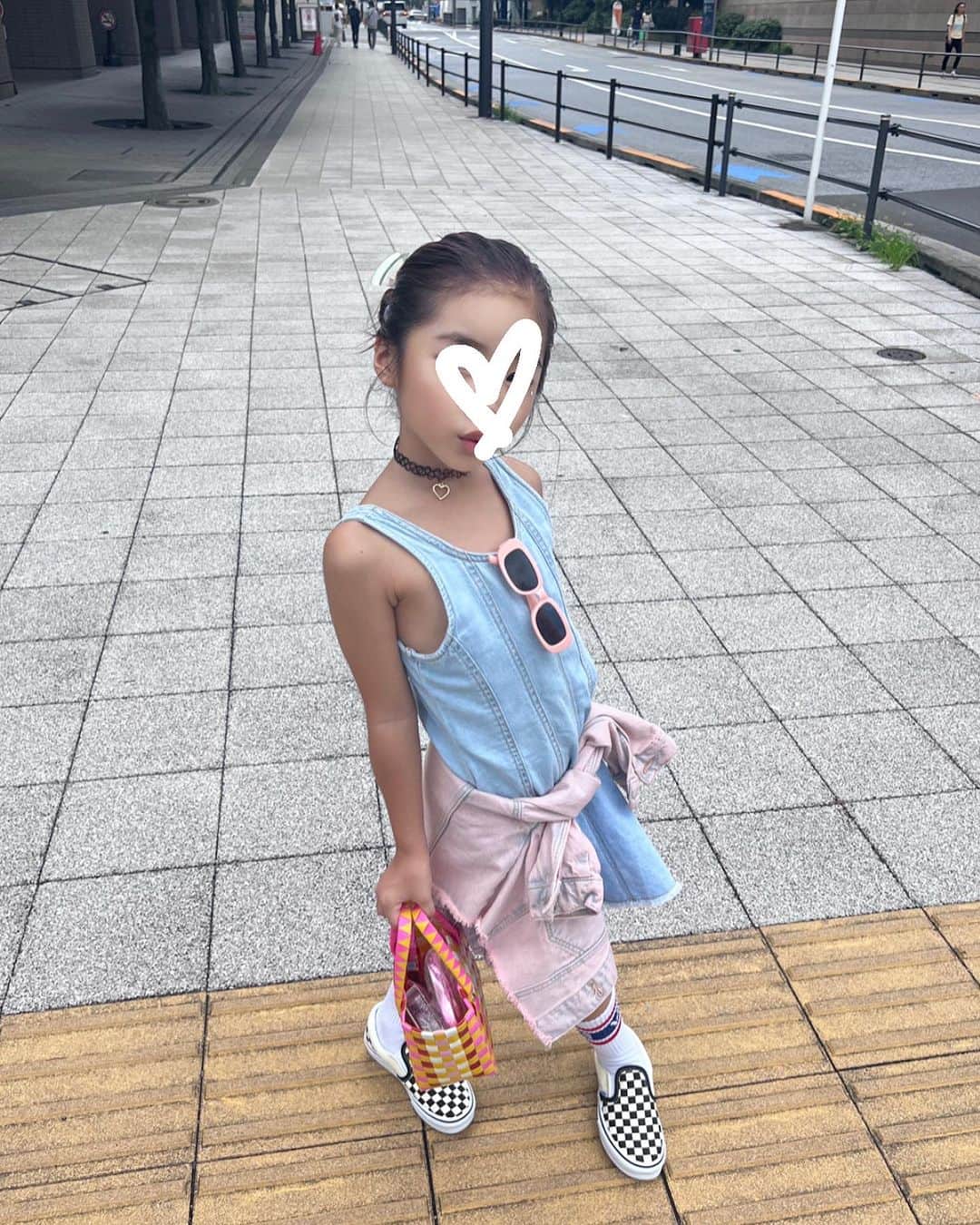 &mのインスタグラム：「このチョーカー♡懐かしくない？🤭  #4y11m #年中さん #幼児 #おしゃれ命な娘 #暑くても寒くてもかわいければ基本我慢」