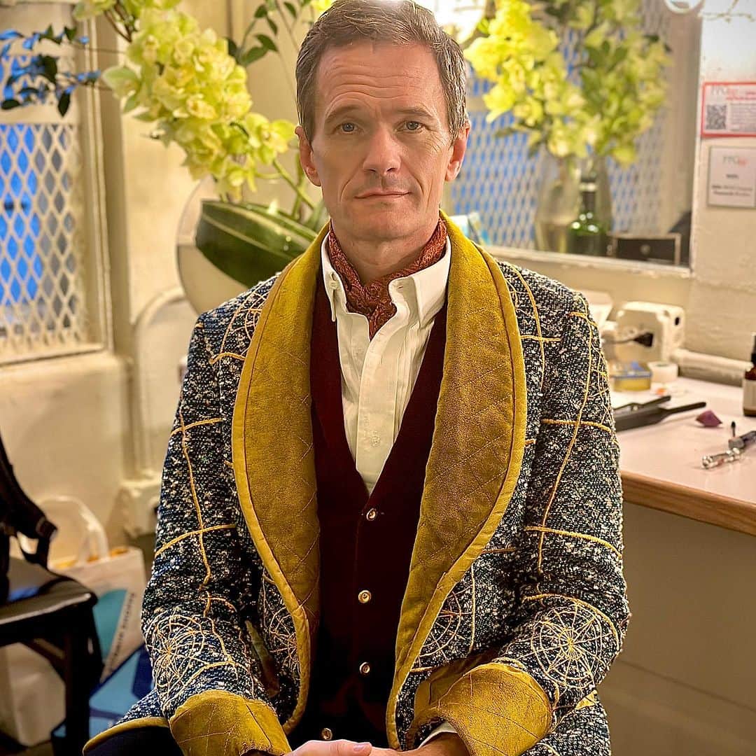 ニール・パトリック・ハリスのインスタグラム：「Tonight begins the final week of Peter Pan Goes Wrong in LA, and also the entire US of A. I’m joining the Mischief gang for eight more shows of calamity, chaos, and fairy dust. If you’re a fan of laughing, please do check us out, you won’t regret it. @mischiefcomedy @peterpanbway @ctgla @theahmansontheatre」
