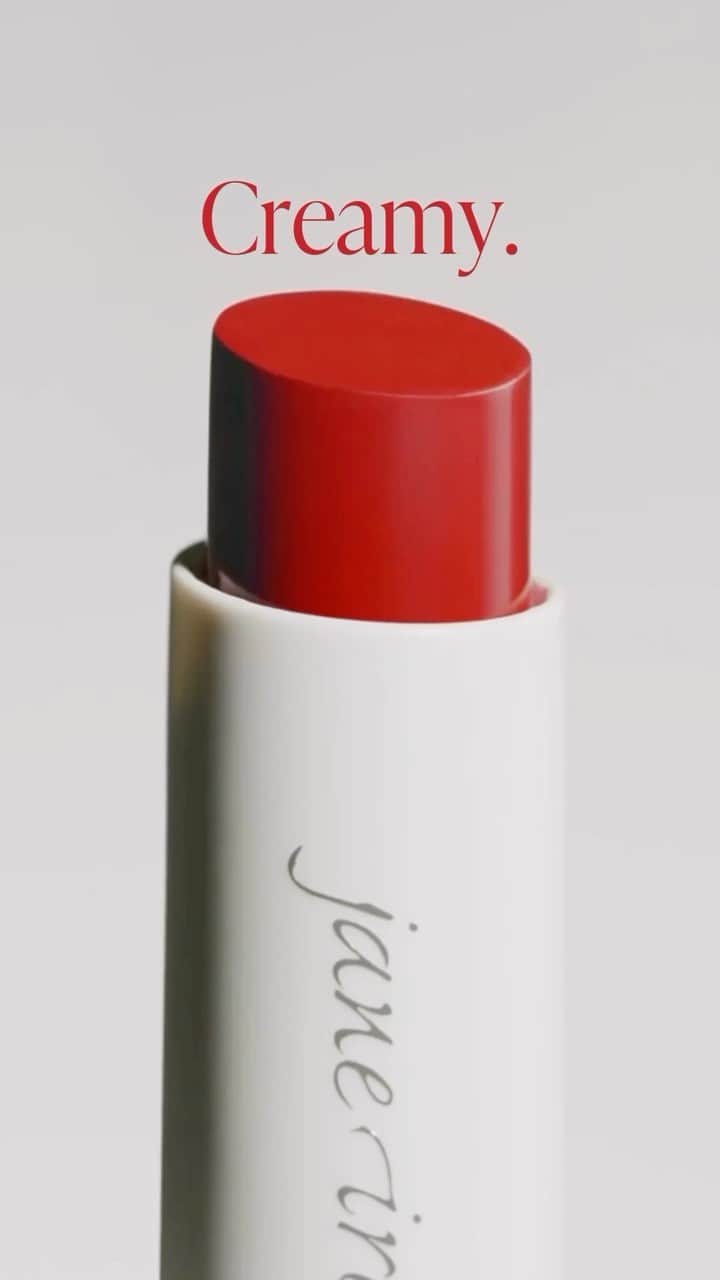 ジェーン・アイルデールのインスタグラム：「NEW ColorLuxe Hydrating Cream Lipstick!💋  カラーラックス リップスティック  秋のリップ、どっぷり鮮やかに、 たっぷりうるおいを。  💄 15色ライトなつけ心地、なのにリッチ。 インパクトある色味、なのにクリーミィでサテンのような仕上がり。異次元の超うるおいリップスティックの登場です。  今すぐ購入 ❤️ プロフィールのリンクから！ @janeiredale_japan   ＊＊＊＊＊＊＊＊＊＊＊＊＊＊＊＊＊  #janeiredale  #ジェーンアイルデール #クリーンビューティ #スキンケアメイクアップ #ミネラルコスメ #オーガニックコスメ #ナチュラルコスメ #メイクアップアーティスト #デパコス #ナチュラルメイク #メイクアップ #ミネラルメイク #限定キット #日焼け止め#MRiBeauty #紫外線防止 #夏新作 #コスメ紹介 #メイク #makeup #ZOZOCOSME #ゾゾコスメ #コスメ #COSME #コスメ好きさんと繋がりたい #メイクアップ #ZOZOTOWN #ゾゾタウン #美肌成分 #crueltyfree #beauty」