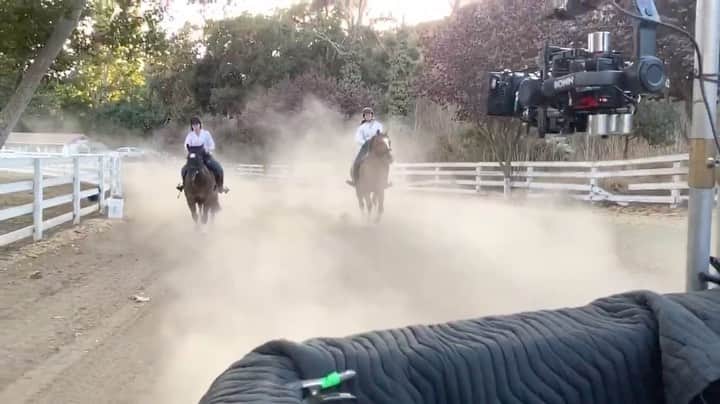 アマンダ・ミシェルカのインスタグラム：「This is how Aly and I felt after selling out The Greek Theater last Friday. Thank you to everyone who came. We will never forget that night. Riding to Texas now…」