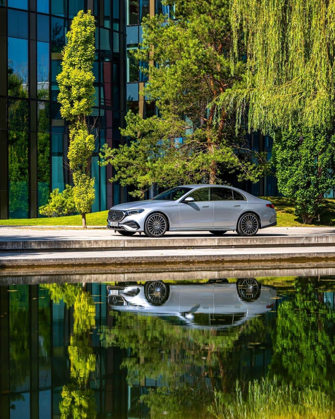 メルセデス・ベンツさんのインスタグラム写真 - (メルセデス・ベンツInstagram)「The new #EClass is perfect for exploring. What would your ideal destination be?  #MercedesBenz」9月13日 11時00分 - mercedesbenz