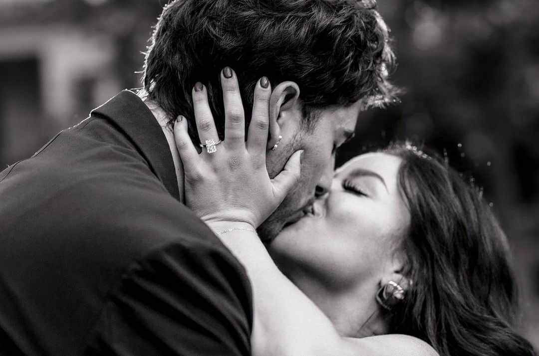 シエラ・ラミレスのインスタグラム：「overwhelmed with the amount of love that @othrsyde have received over the past couple of days. thank you sooo very much for the kind words, messages & blessings our way.  i’m still in awe that i get to marry my bestfriend🥹🤍 & i think i blacked out a little when it happened, because i didn’t realize until later that Space Song was playing on violin in the background hehe (if you know me, you KNOW @beaccchhoussse is my absolute favorite) he really thought of everything, ughhh! 💍」