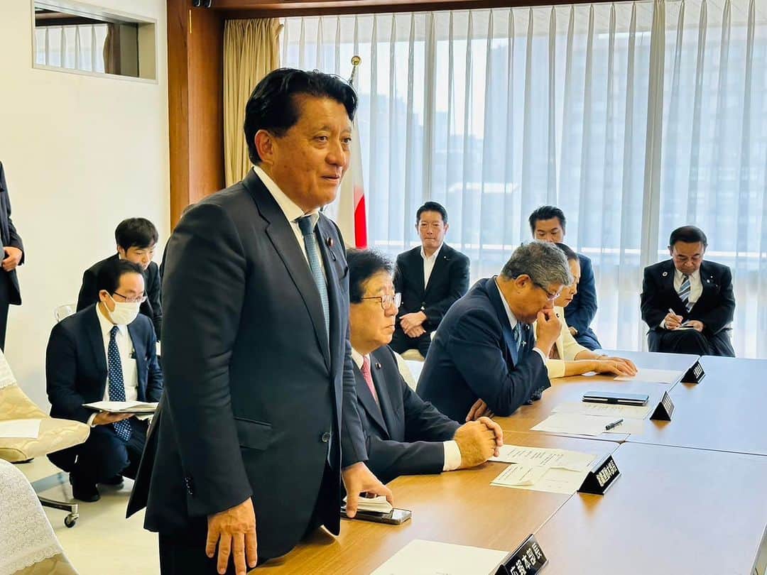 のインスタグラム：「自民党広報本部長に就任しました。2017年、安倍政権当時から2度目の就任となりますが、国民の皆さんにわかりやすい広報を心掛け、自民党の発信力アップに全力で取り組んで参ります。今朝は、臨時総務会で正式に辞令をいただき、初役員会に臨みました。　#平井卓也 #広報本部長」