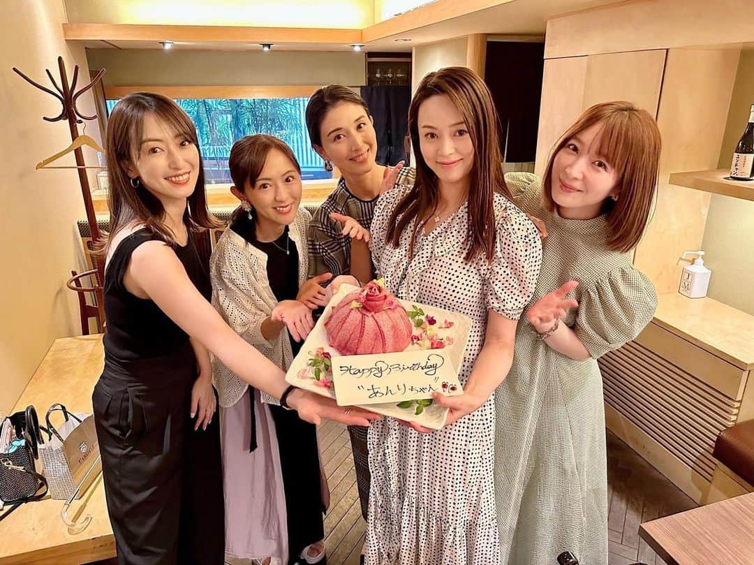 のインスタグラム：「牛タンケーキ🎂🥩🫶 みんなで食べてたくさん笑ったランチ🙏 素敵なサプライズをありがとう🩷  #焼肉 #ランチ #thankyou」