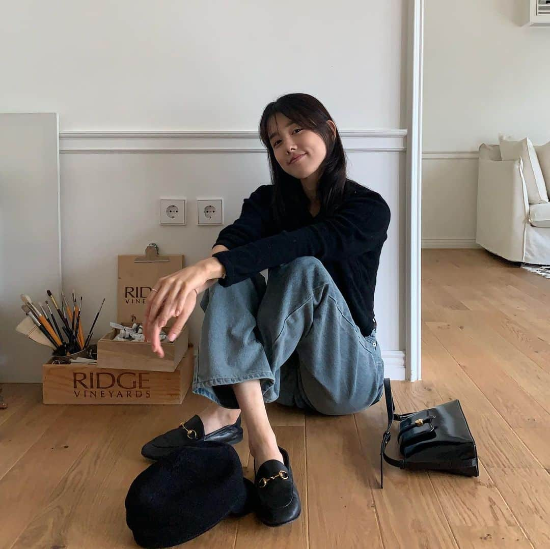 ヤン・ジウォンさんのインスタグラム写真 - (ヤン・ジウォンInstagram)「black🖤 + jean👖+ smile🙃」9月13日 11時45分 - wldnjs62