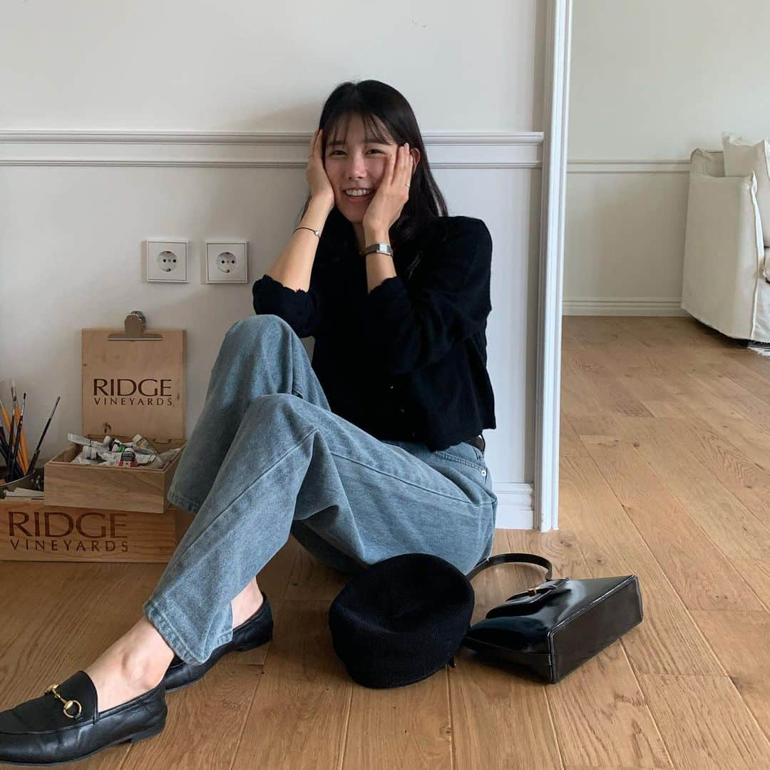 ヤン・ジウォンさんのインスタグラム写真 - (ヤン・ジウォンInstagram)「black🖤 + jean👖+ smile🙃」9月13日 11時45分 - wldnjs62