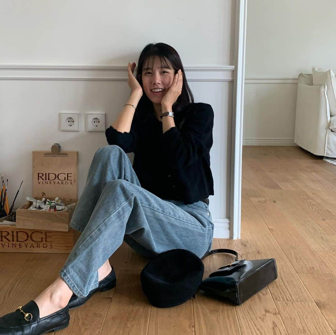 ヤン・ジウォンさんのインスタグラム写真 - (ヤン・ジウォンInstagram)「black🖤 + jean👖+ smile🙃」9月13日 11時45分 - wldnjs62