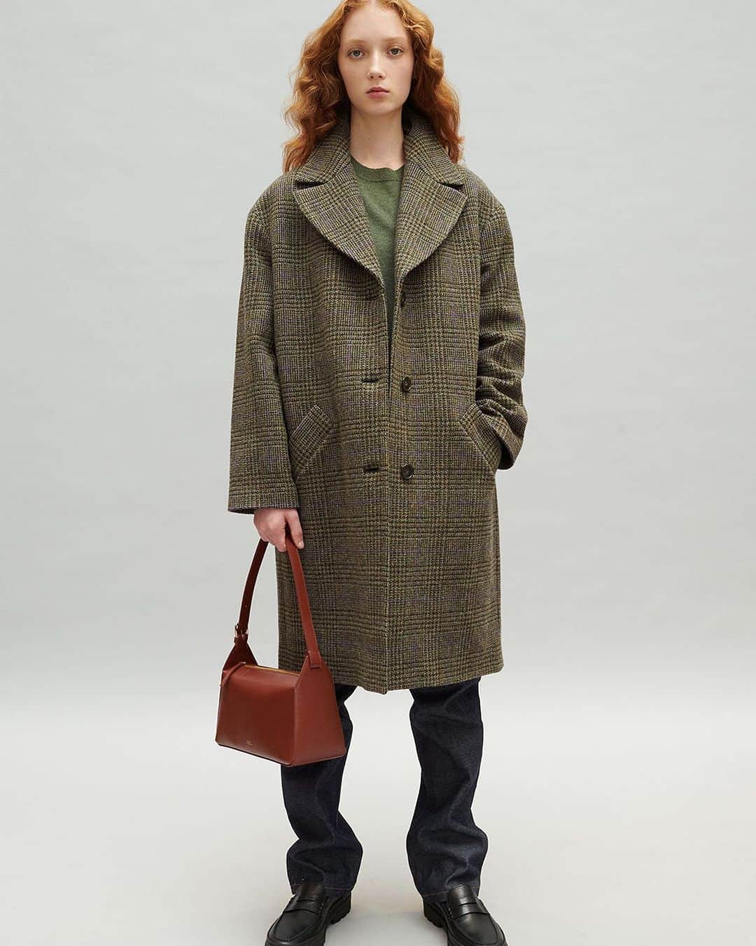 アーペーセーのインスタグラム：「Introducing the FW23 Ninon coat in organic wool with Prince of Wales check.  #APCParis」