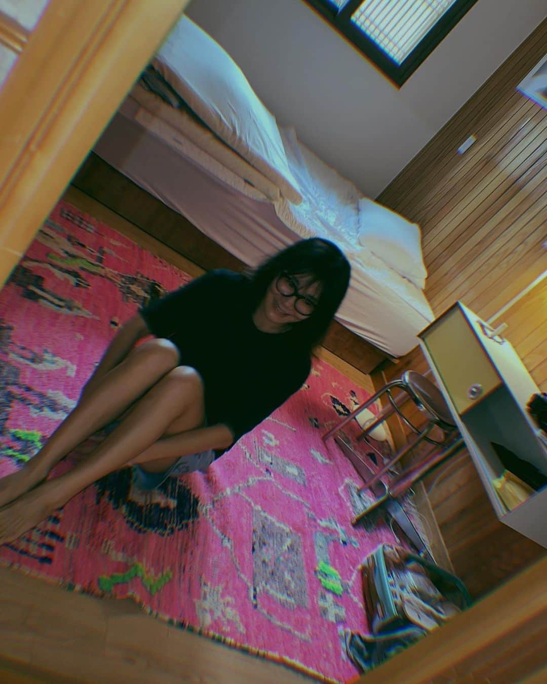 パク・ヒョジュのインスタグラム：「가보고 싶었던 그곳  오후 다섯시 하늘이 제일 이쁘다는 @stay.5pm   그곳에서의 우리 시간 참 좋았어  감사해 감사해 감사해요」
