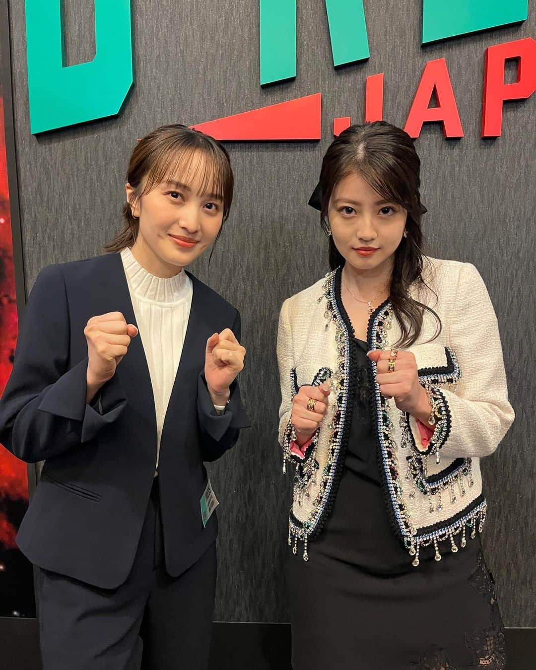 トリリオンゲームのインスタグラム：「.  【📸】  #キリカvsあかり #ファイトポーズ👊🏻 #今田美桜 #百田夏菜子 (#ももいろクローバーZ ) #トリリオンゲーム💸 #最終回は9月15日よる10時🕙」