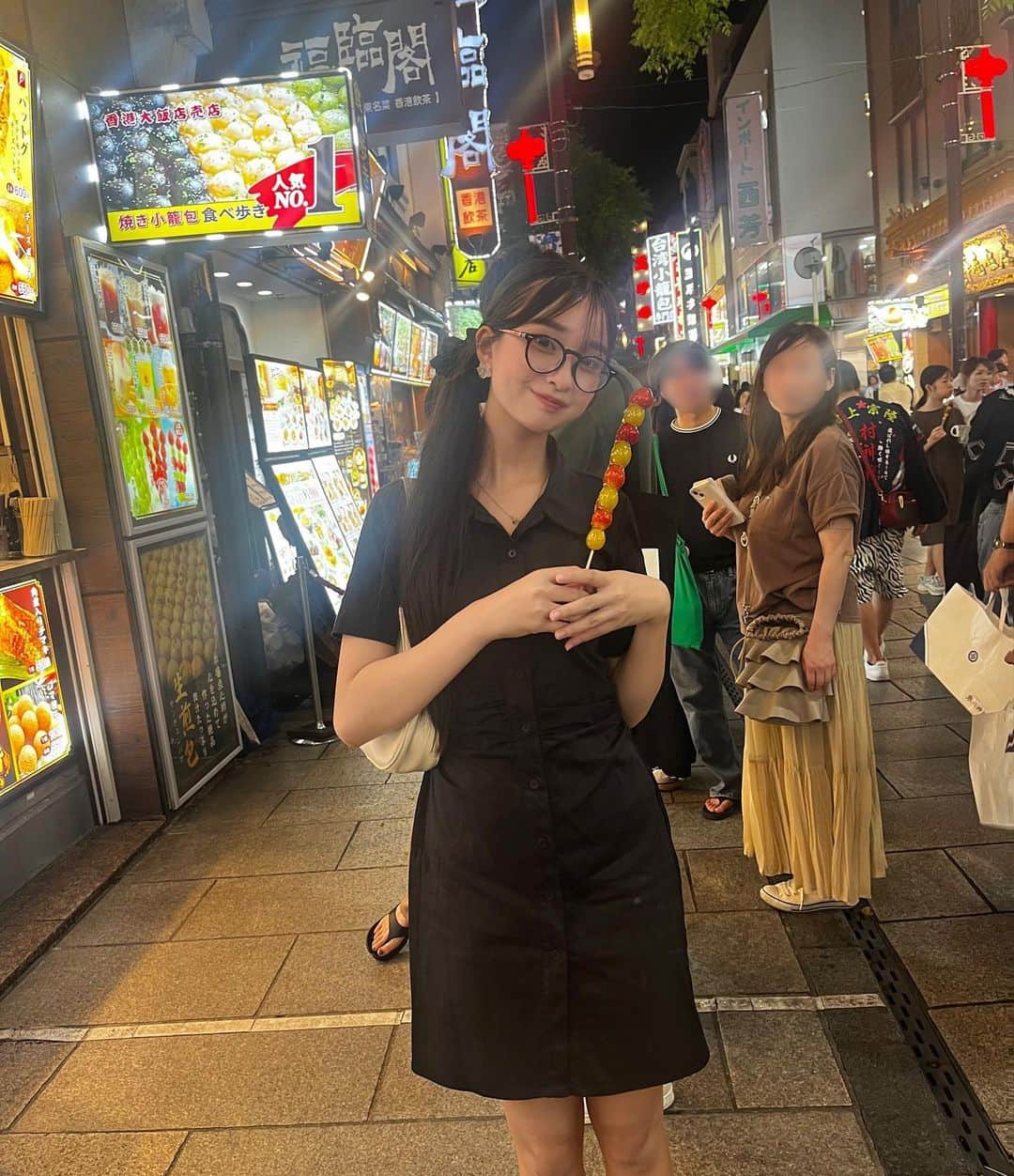 星野愛美さんのインスタグラム写真 - (星野愛美Instagram)「. 家族で中華で夜ご飯たべていちごとマスカットの飴食べた🍬 . . . . . . #シブサン#shibu3project #ピンククラス#アイドル#被写体#サロンモデル#モデル#サイドポニー#スーパーロングヘア#中華街#いちご飴#マスカット飴#zara#ootd#instagood#followｍe#fashion#05#高校生#jk#ljk」9月13日 11時48分 - aimi._.nn08