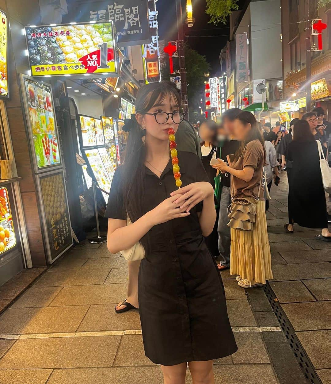 星野愛美さんのインスタグラム写真 - (星野愛美Instagram)「. 家族で中華で夜ご飯たべていちごとマスカットの飴食べた🍬 . . . . . . #シブサン#shibu3project #ピンククラス#アイドル#被写体#サロンモデル#モデル#サイドポニー#スーパーロングヘア#中華街#いちご飴#マスカット飴#zara#ootd#instagood#followｍe#fashion#05#高校生#jk#ljk」9月13日 11時48分 - aimi._.nn08