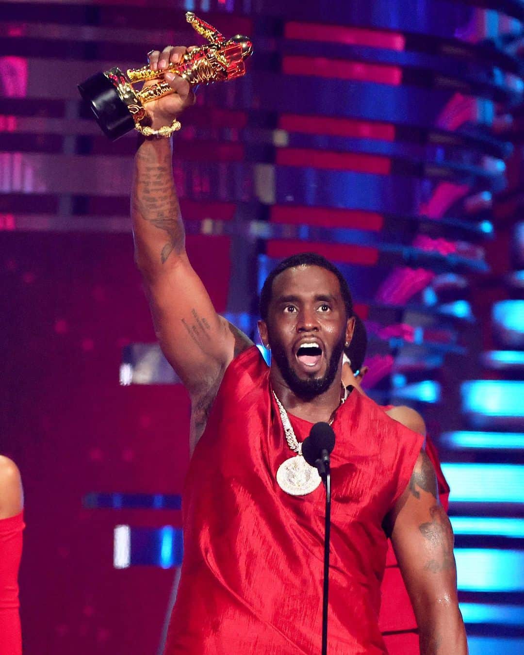 Just Jaredさんのインスタグラム写真 - (Just JaredInstagram)「Diddy says it's a "dream come true" to be honored with the Global Icon Award at the 2023 MTV VMAs. #Diddy #VMAs #MTVVMAs #VMAs2023 Photos: Getty」9月13日 11時54分 - justjared