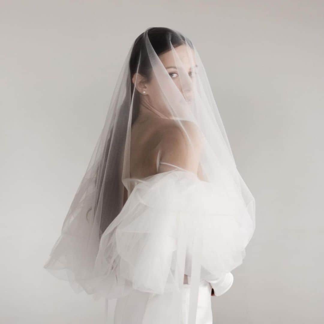 SOYOO BRIDALさんのインスタグラム写真 - (SOYOO BRIDALInstagram)「.  INTRODUCING our new designer @varca.bridal 🤍  NEW IN @soyoobridal_official 💫  Chicago based Sara Barca designs for  the free spirited bride who is unafraid to be bold.   #justarrived #2024spring #소유브라이덜 #varcabridal #soyoobridal_exclusive🔖」9月13日 11時57分 - soyoobridal_official