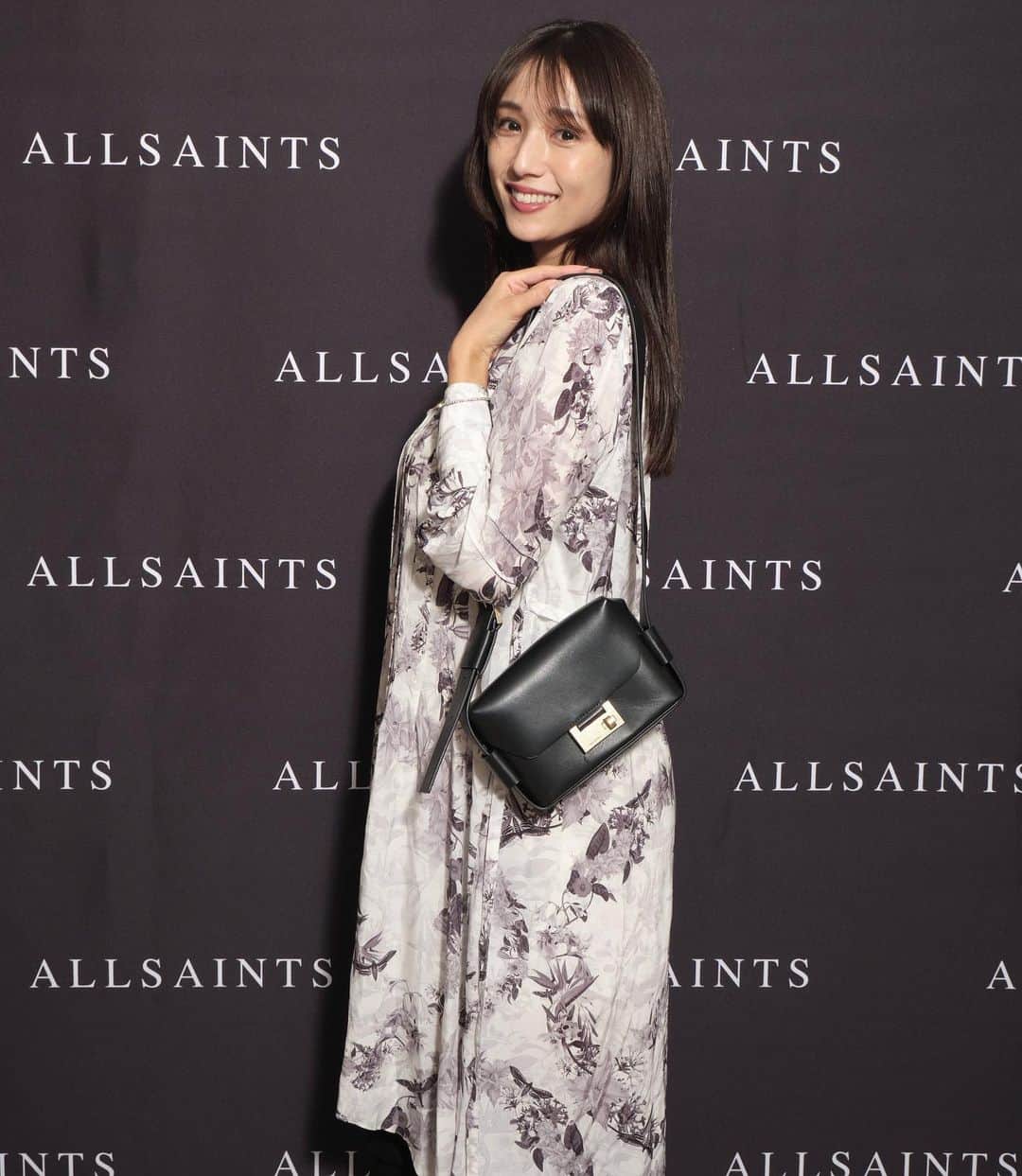 広瀬未花のインスタグラム：「先日、表参道ヒルズにopenした @allsaints へ行ってきました✨  今季のレディースは、オールセインツらしい遊び心のあるマニッシュなテーラードアイテムがあったり、華やかな柄物も多く、AWを存分に楽しめる洋服が多かったです。  オールセインツは継続的サステナブルな取り組みを増やしているそうで、新しい服を作るのにリサイクルヤーン、責任を持って調達されたウール、ベジタブルタンニンレザーや革新的な節水技術を利用しているのだとか。さすが英国発のブランドですね。  是非、表参道店に足を運んでみて下さいね🎵」